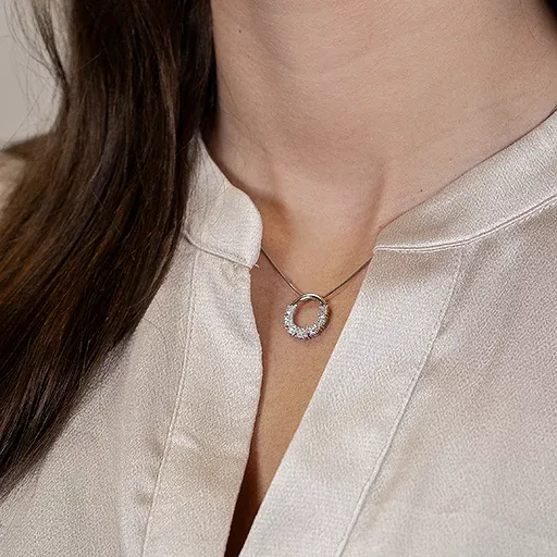 18K Guld Diamanthängen - Elegans Kollektion