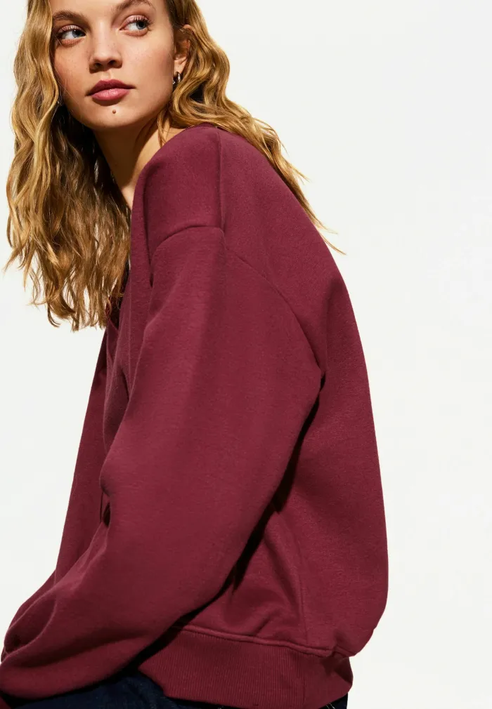 Bershka Bordeaux V-Neck Sweatshirt Vinröd