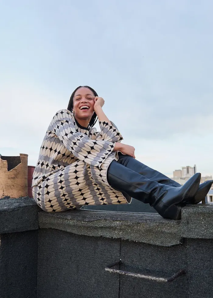 THEA Jacquardstickad Kjol i Grå Nyans