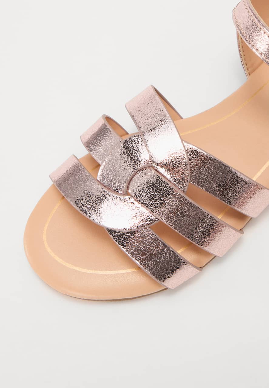 Friboo Sandaler - rose gold för bara 102 kronor