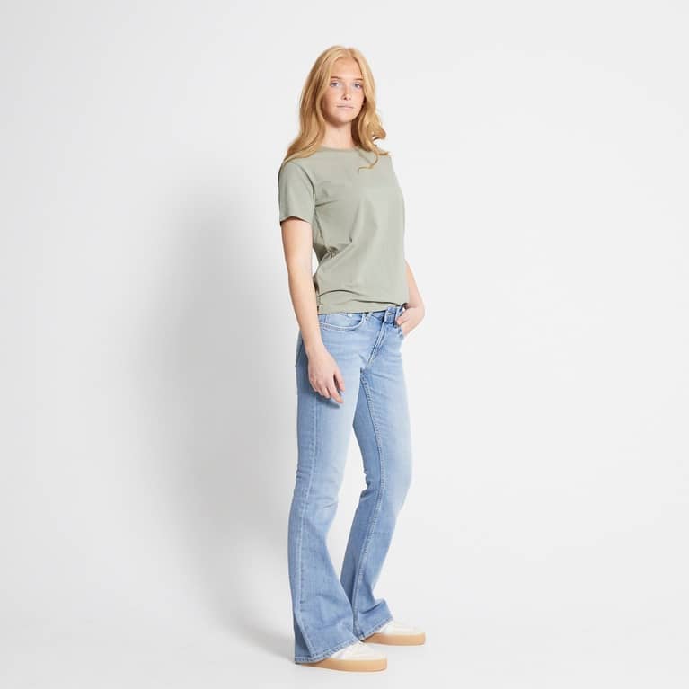 Rea på tjejkläder hos Lager 157 med plagg från 15,70 kr/st