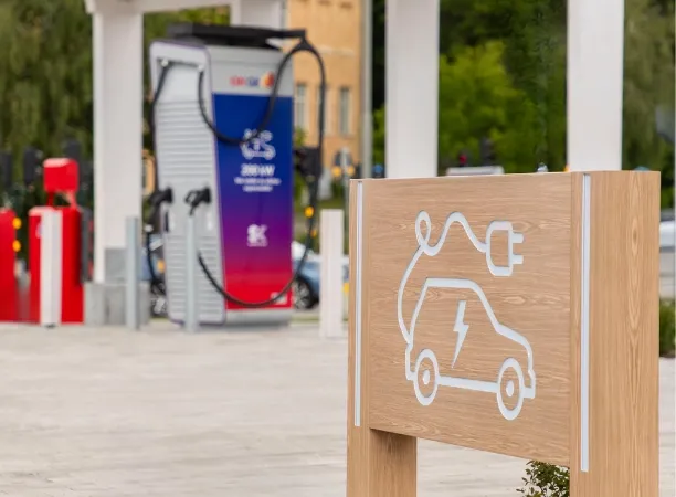 Ladda elbilen gratis på OKQ8 i Jordbro