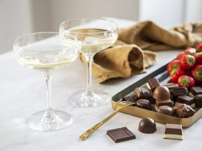 5 Tidningar och Holmegaard Cocktailglas Set

