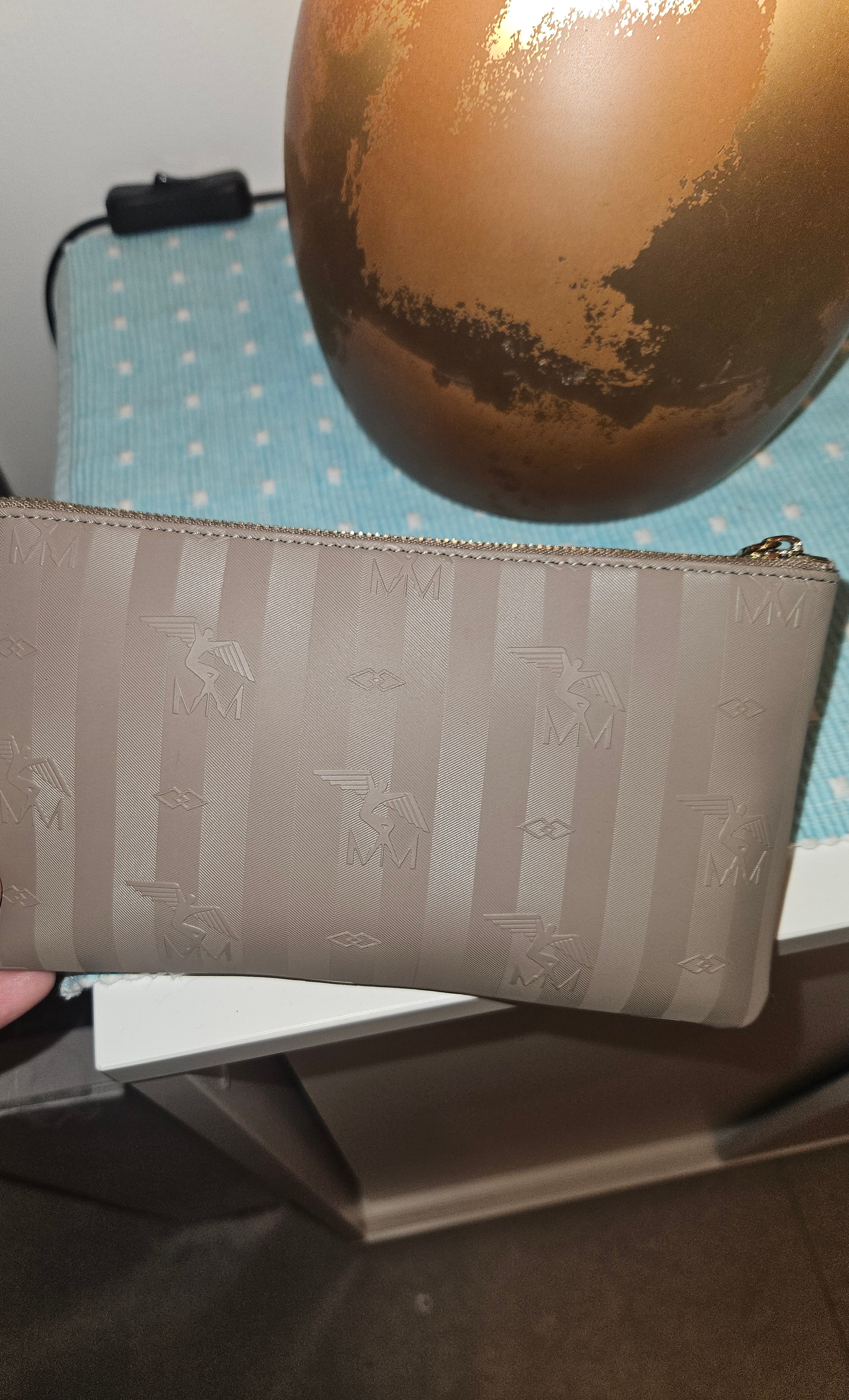 Få en gratis pochette från Maison Mollerus