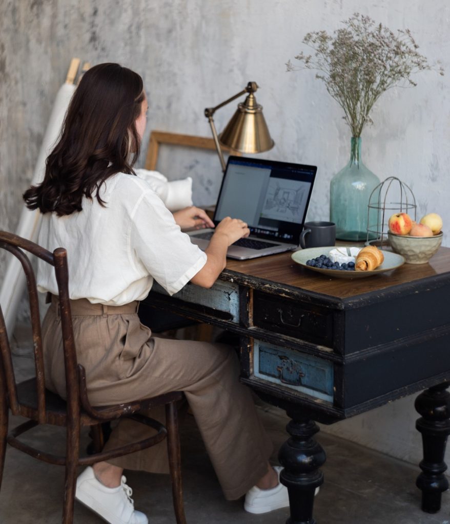 trend card image How to furnish a home office in vintage style: tips for smart working