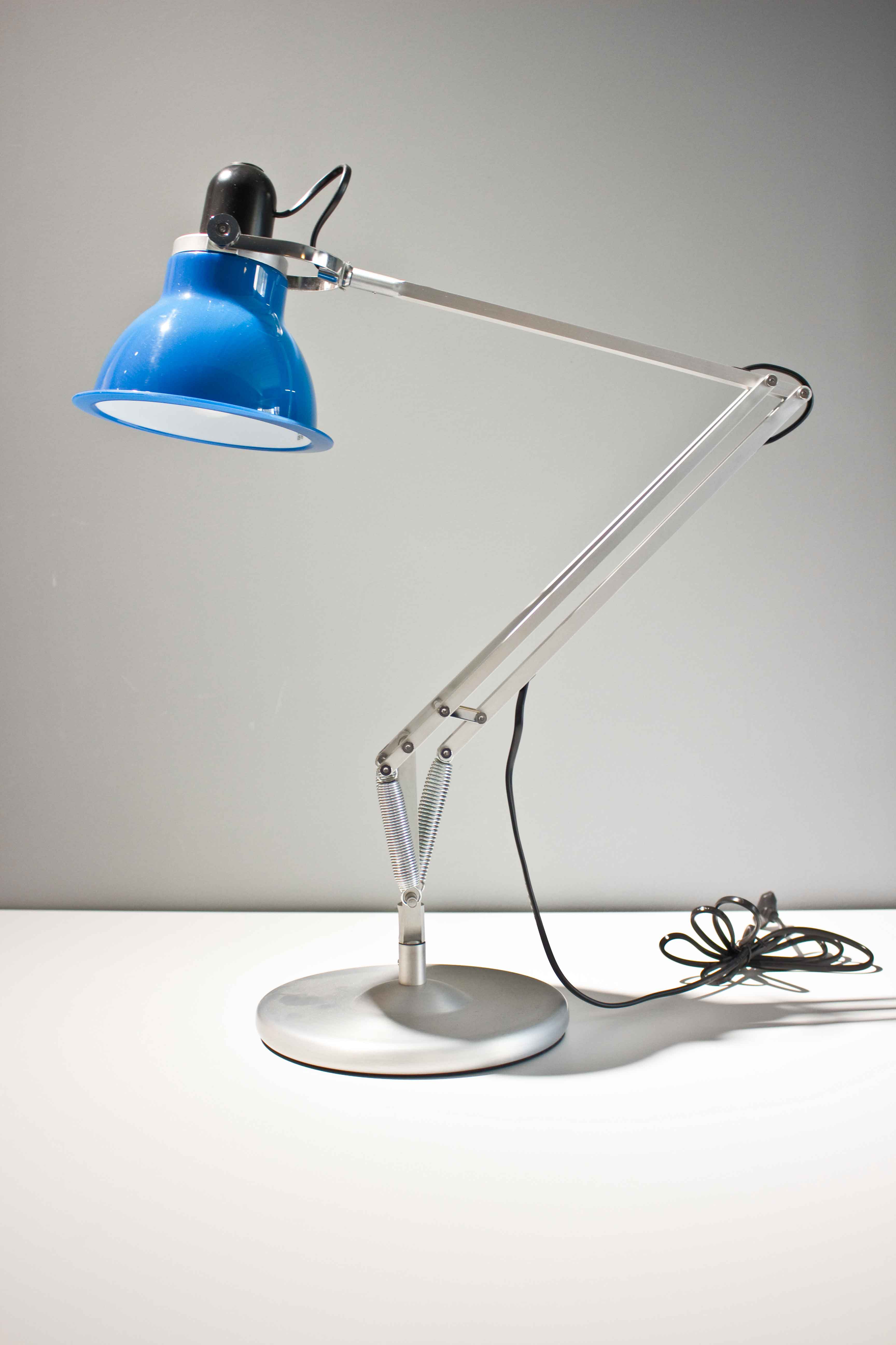 La lampada Anglepoise Type 1228 azzurra