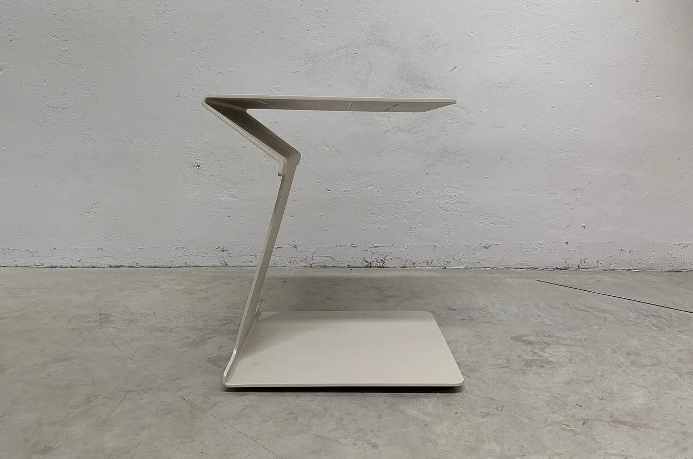 Tavolino ZigZag, Higold 5