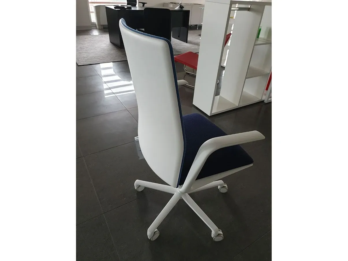 Poltrona da ufficio Kinesit regolabile in tessuto (blu), Arper 