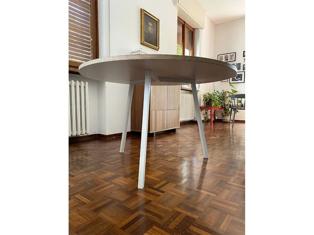 HAY - Loop Stand - Round Table