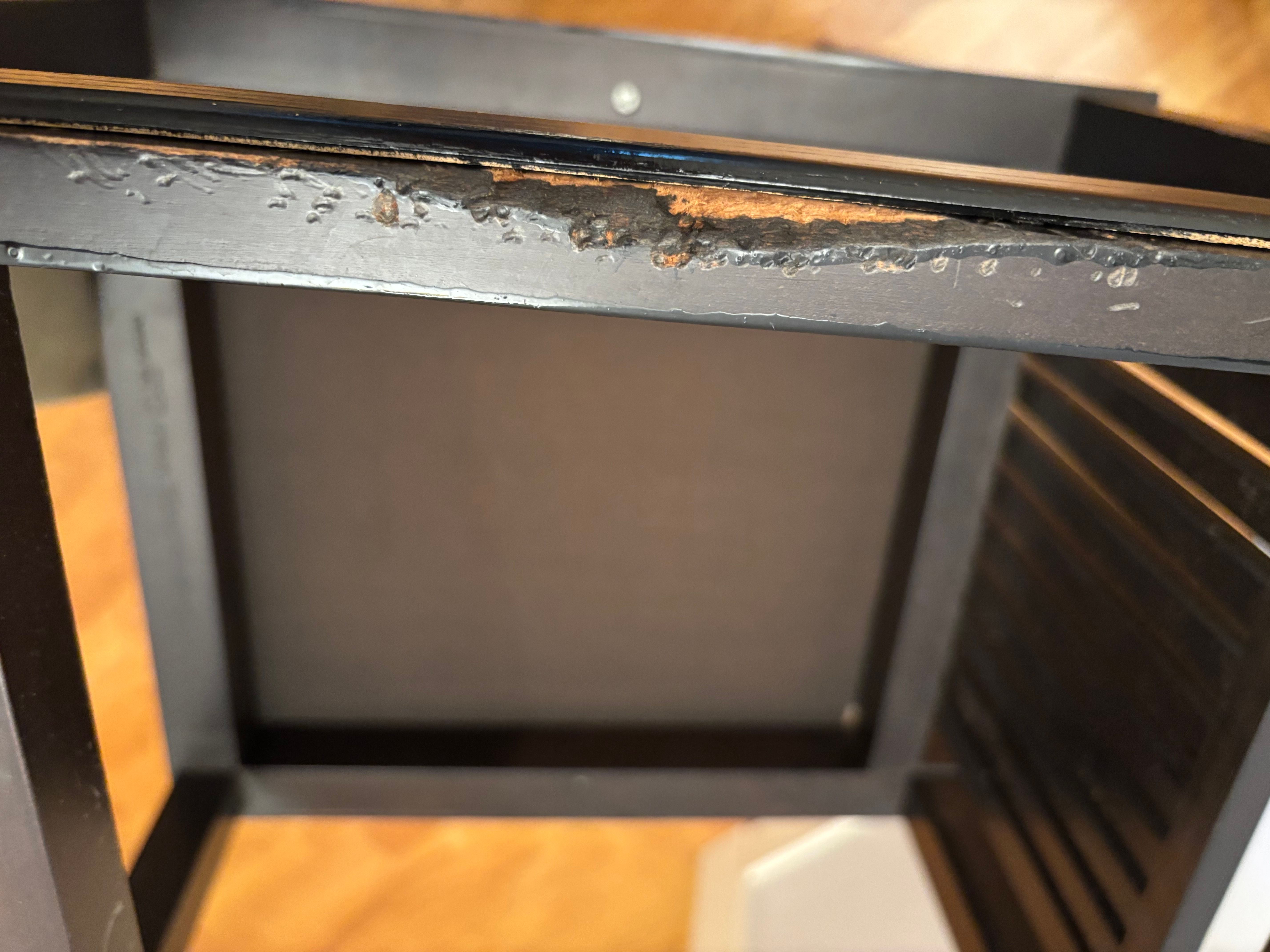 Set de 4 sillas Coonley 2, 2 sillas Barrel 606 y mesa Taliesin Defects