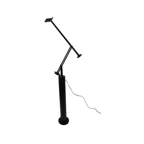 Lampada da terra Tizio di Richard Sapper (anni '70),  Artemide  
