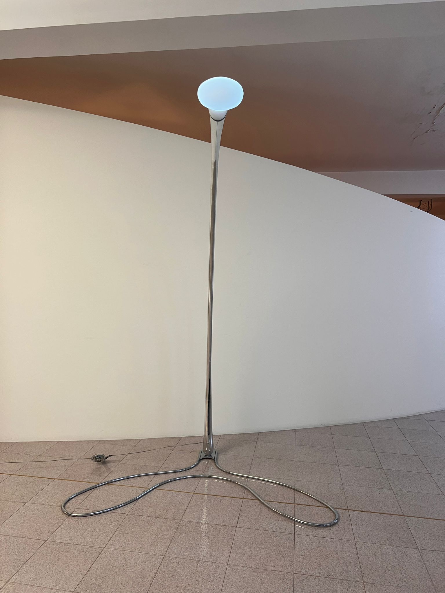 Lampe sur pied Flora de Manlio Costantini Main