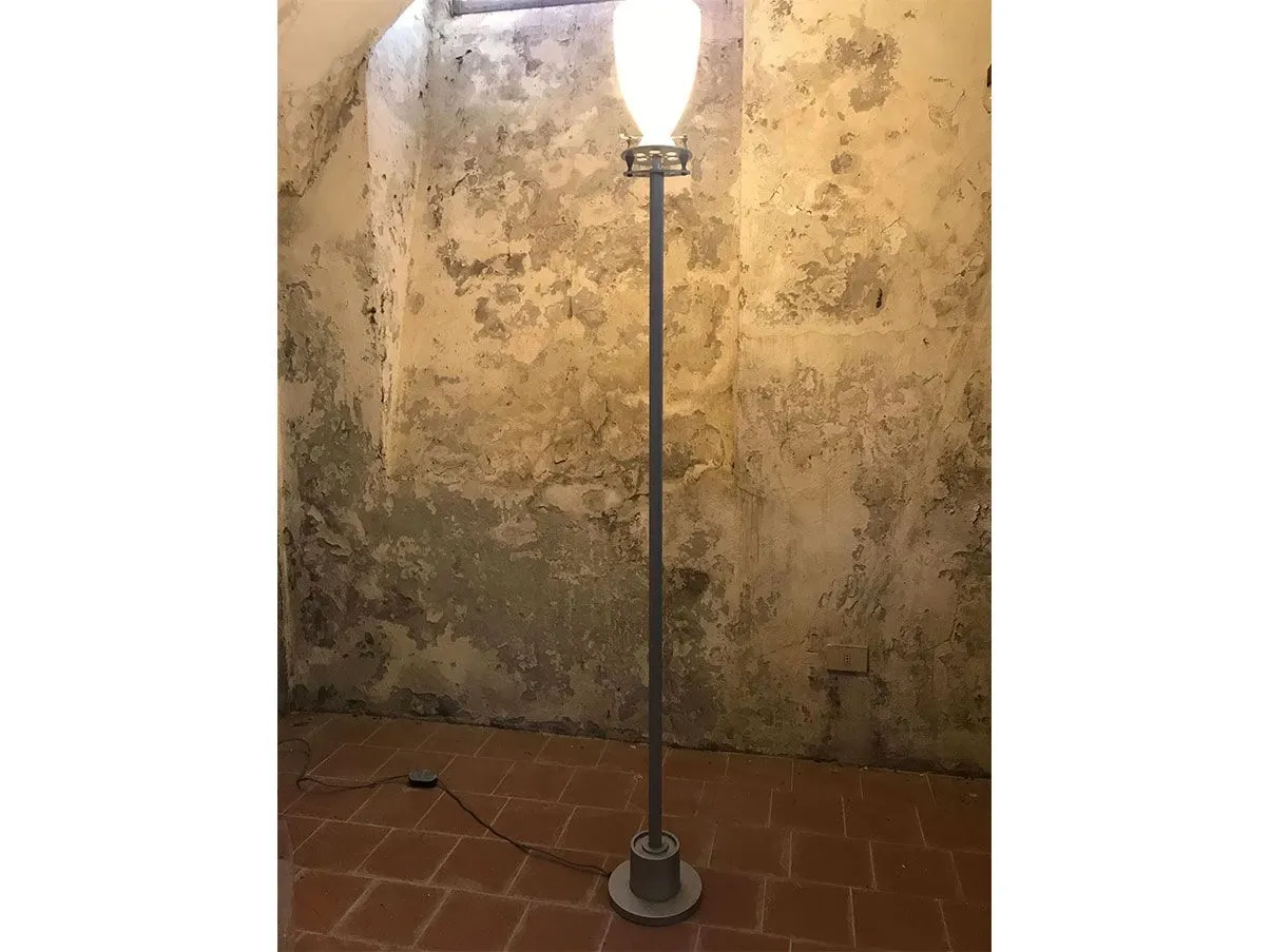 Lampada da terra Franceschina in vetro opalino, FontanaArte 1