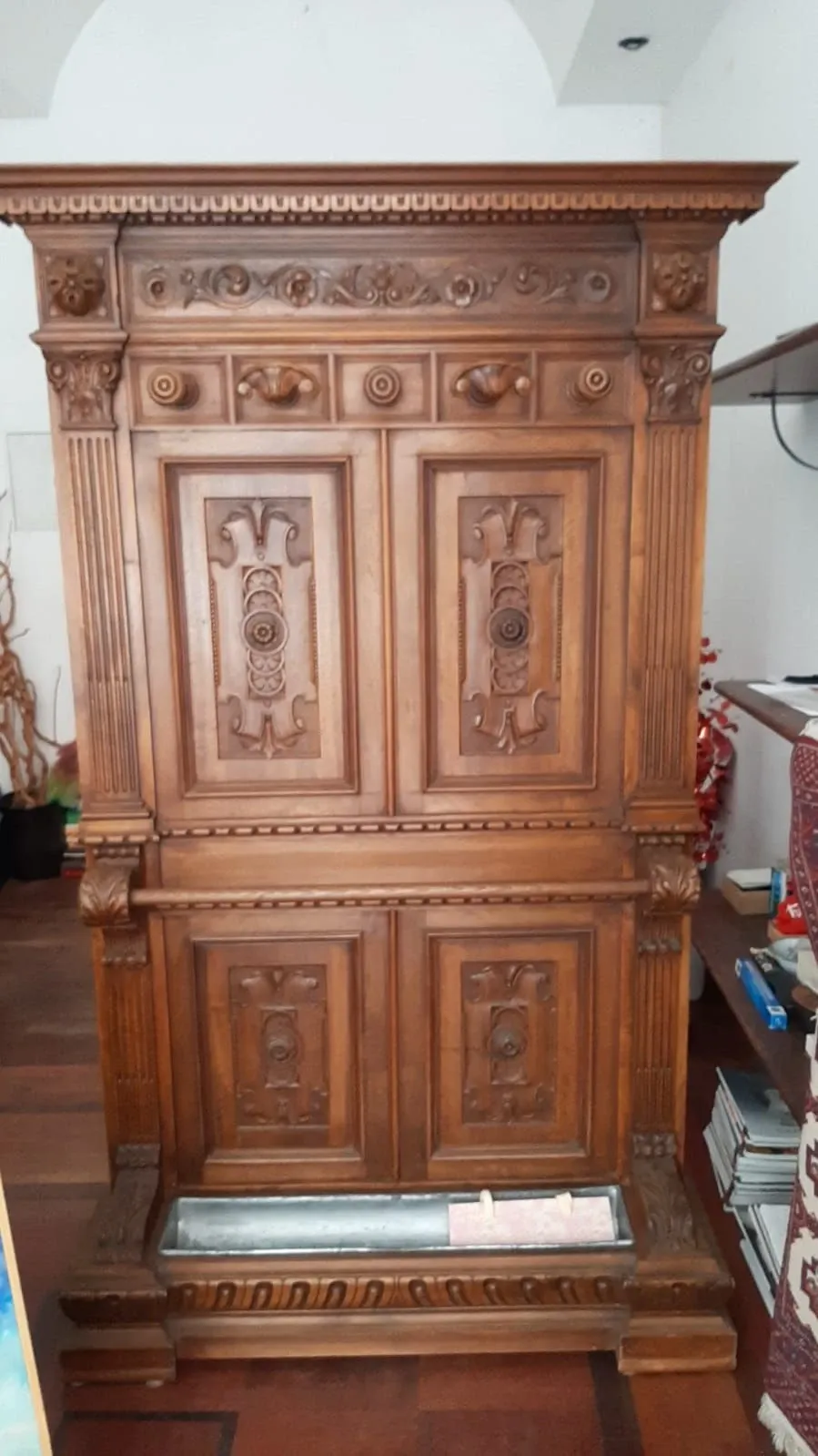 Appendiabiti toscano in noce intagliato vintage (‘800), 2