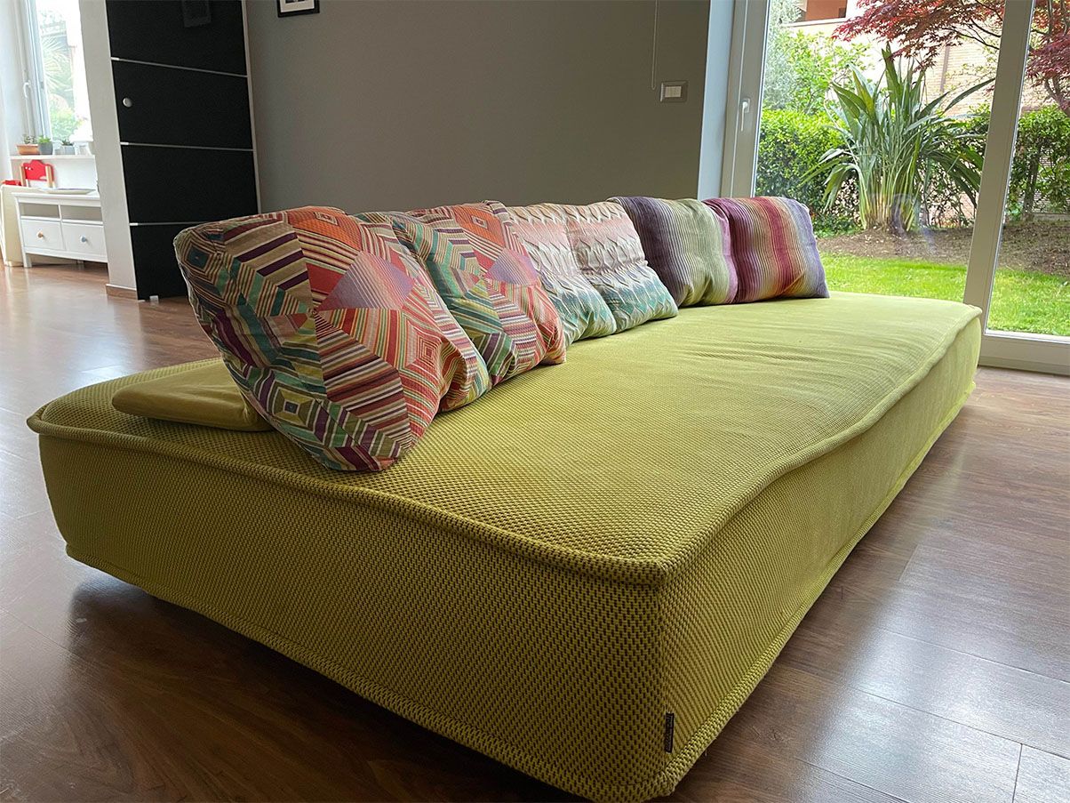 https://storage.googleapis.com/deesup_vendure_prod/preview/02/divano-escapade-cuscini-tessuto-missoni-verde-roche-bobois-deesup_0001_8641-side-113865-1621020921302__preview.jpg