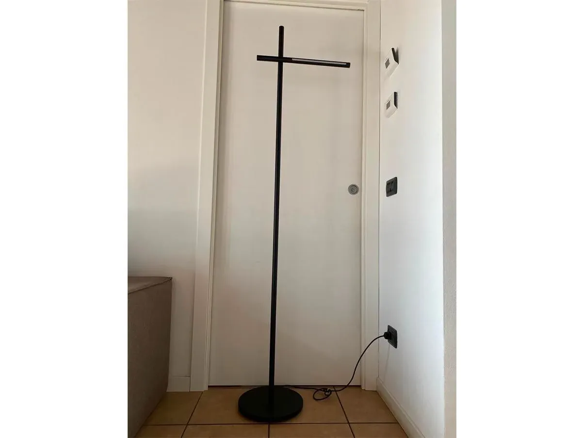 Lampada da terra Twig in alluminio satinato (nero), De Padova 3