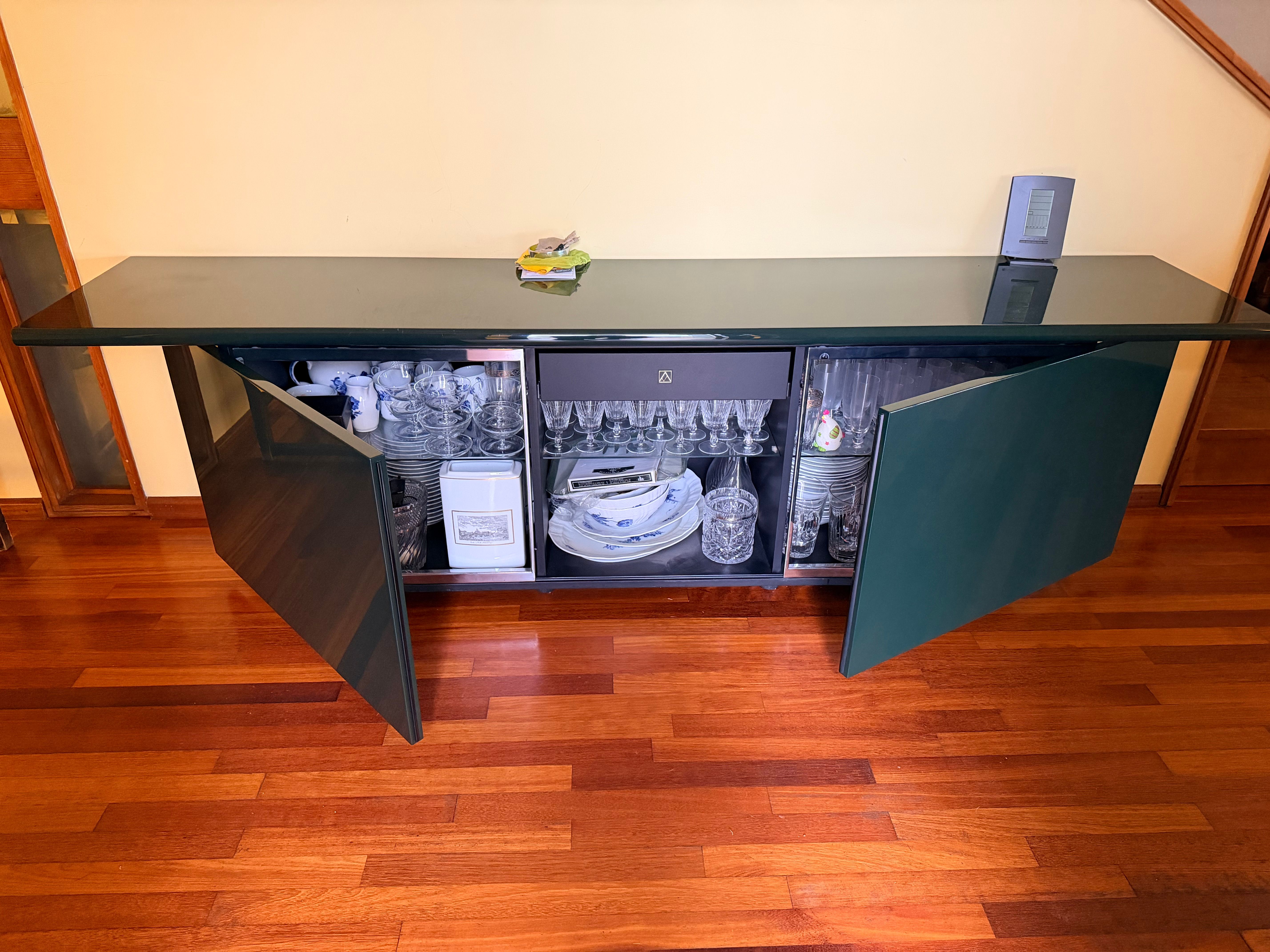 Madia Sheraton laccata verde scuro di Acerbis e Stoppino Front