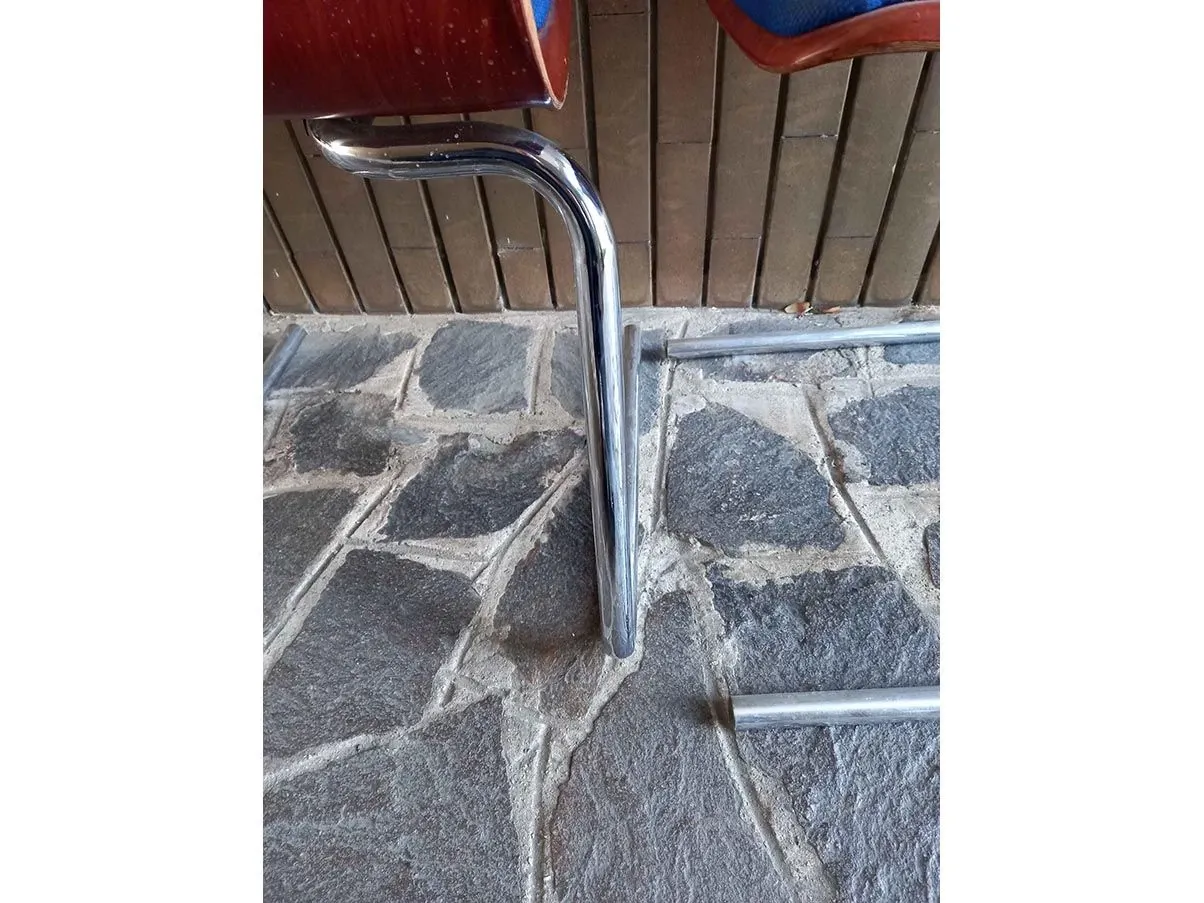 Set of 2 plastic chairs (1970s) 5