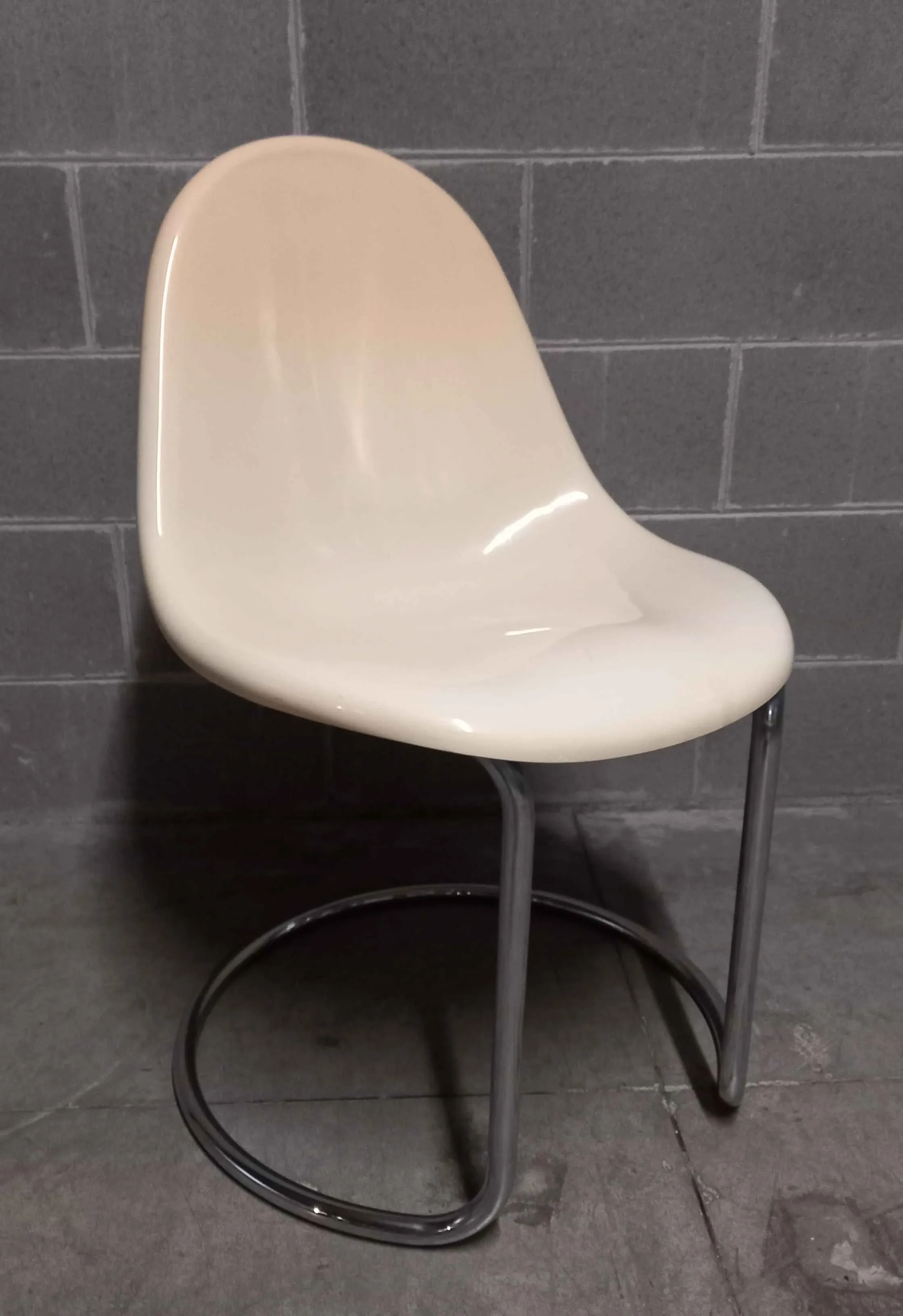 Maia chair in polypropylene (beige) 2