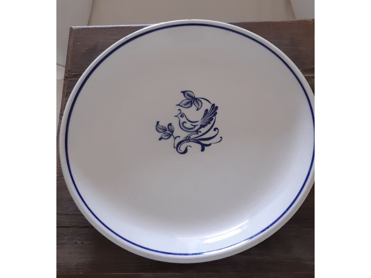Blue bird plate, Gualdo Tadino ceramics image