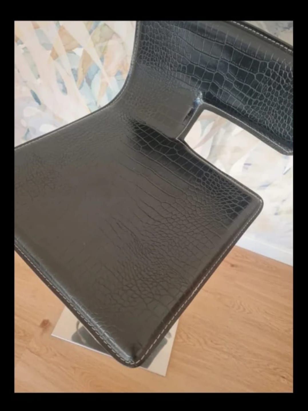 Sgabello Quod Rei in cuoio  Front