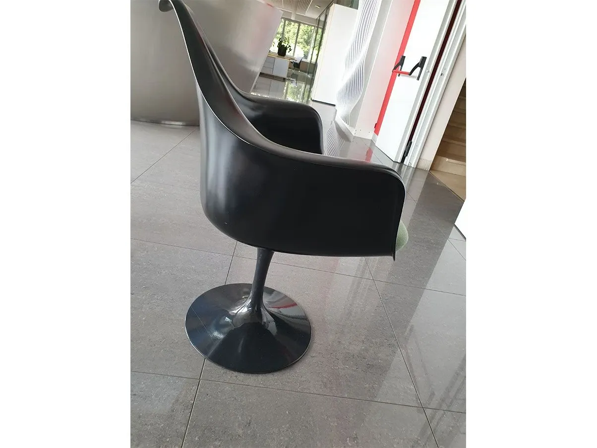 Tulip chair with swivel armrests in aluminum (black), Knoll 3