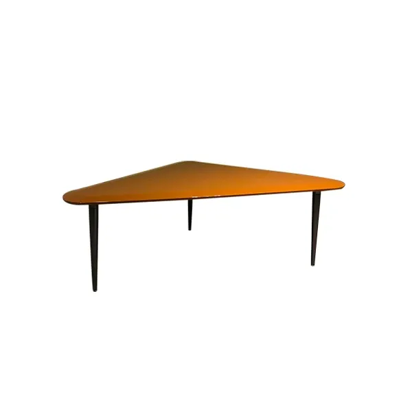 Triangular coffee table Belsize lacquered wood (copper), Molteni&C image