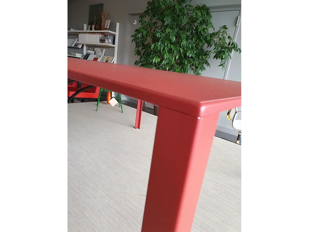Quadratischer Aluminiumtisch LessLess Color (rot) 3