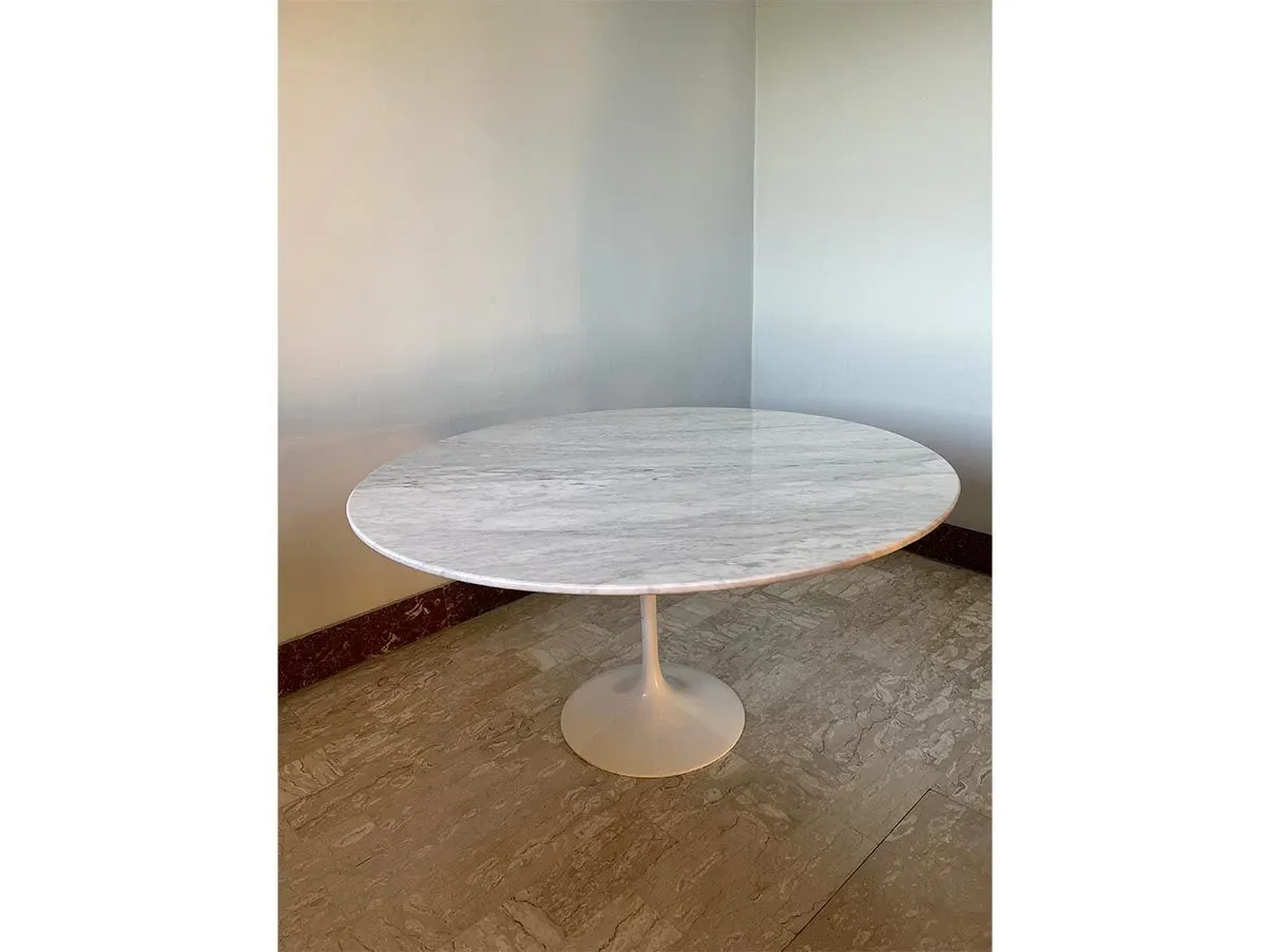 Tavolo tulip di Eero Saarinen in alluminio e marmo di Carrara (anni'60), Knoll 2