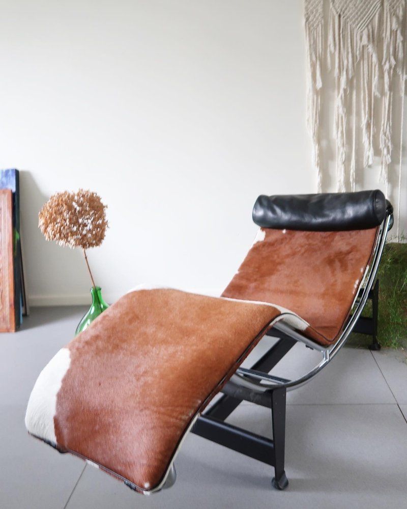 Lc4 chaise lounge in pony skin, Kubikoff