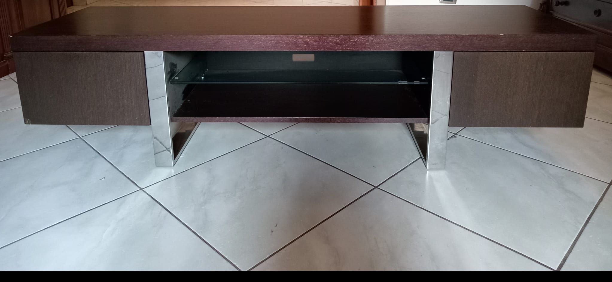 Meuble TV bas en verre de sécurité et bois wengé Front