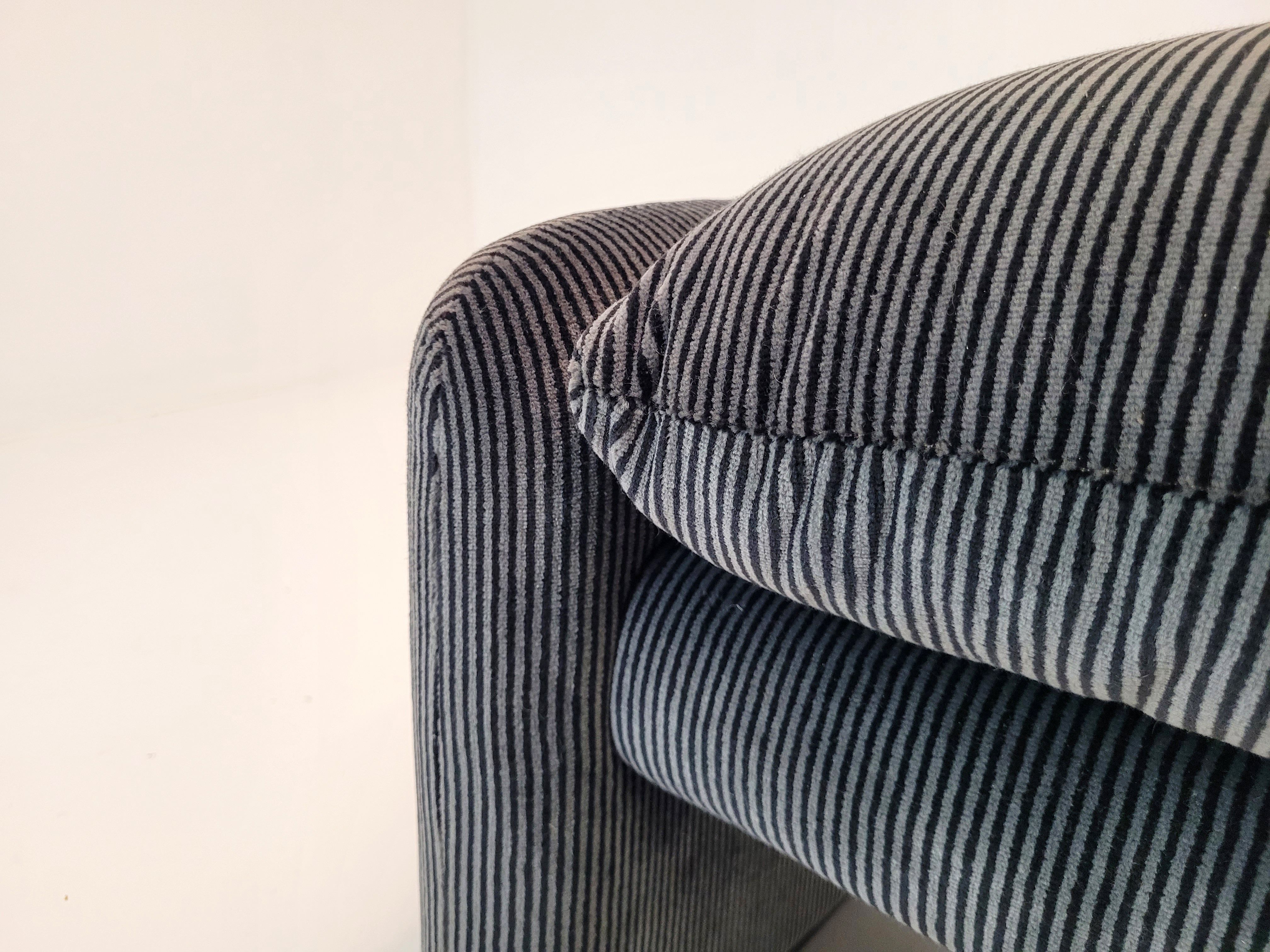 Pouf Maralunga en tissu de Vico Magistretti Optional8