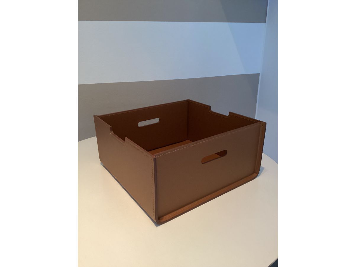 Contenitore/portaoggetti in cuoio di Antonio Citterio, Flexform Side