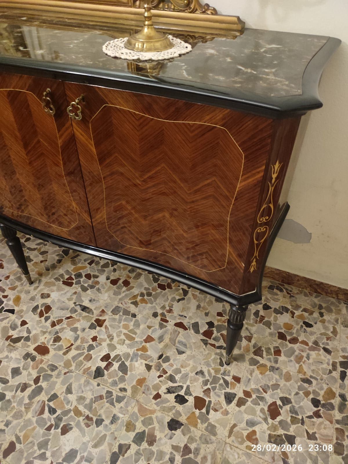 Sideboard with wooden mirror (1960s) Details
