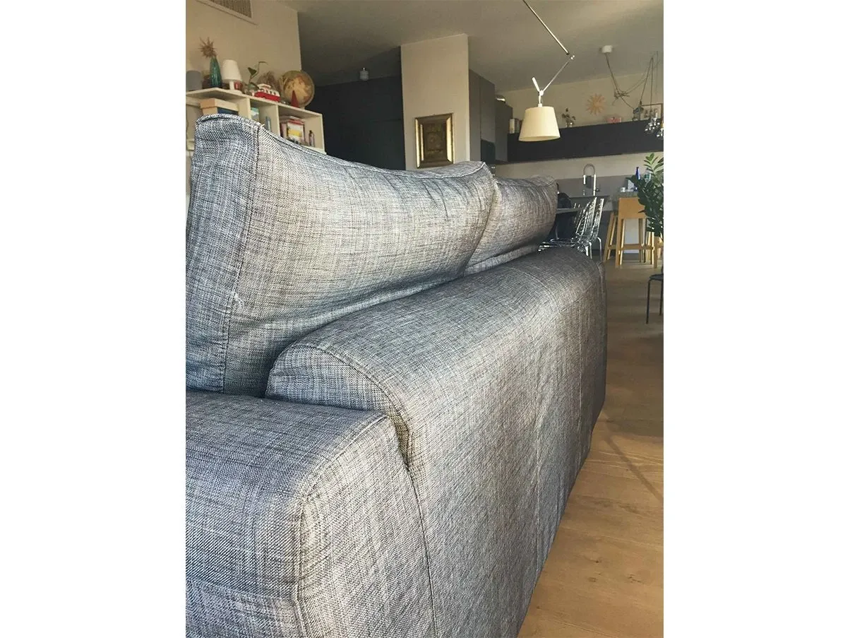 2-Sitzer Sofa mit Hocker aus Stoff 10