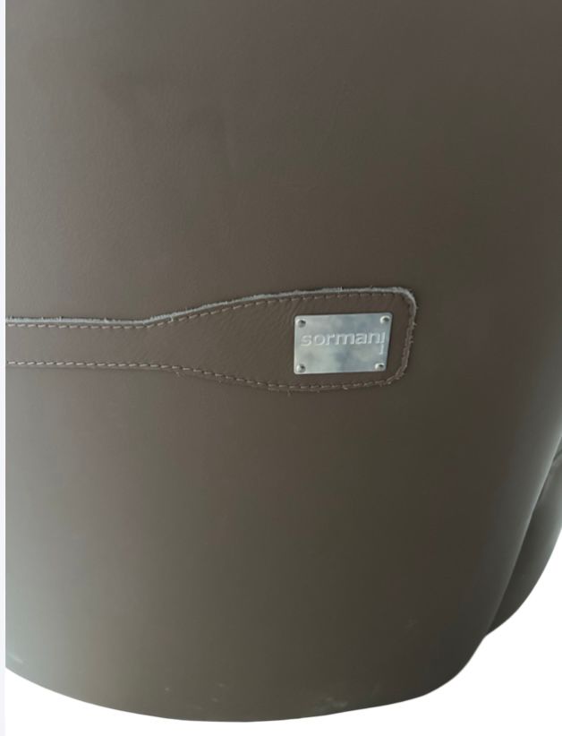 Poltrona Royal rivestita in pelle marrone Brand