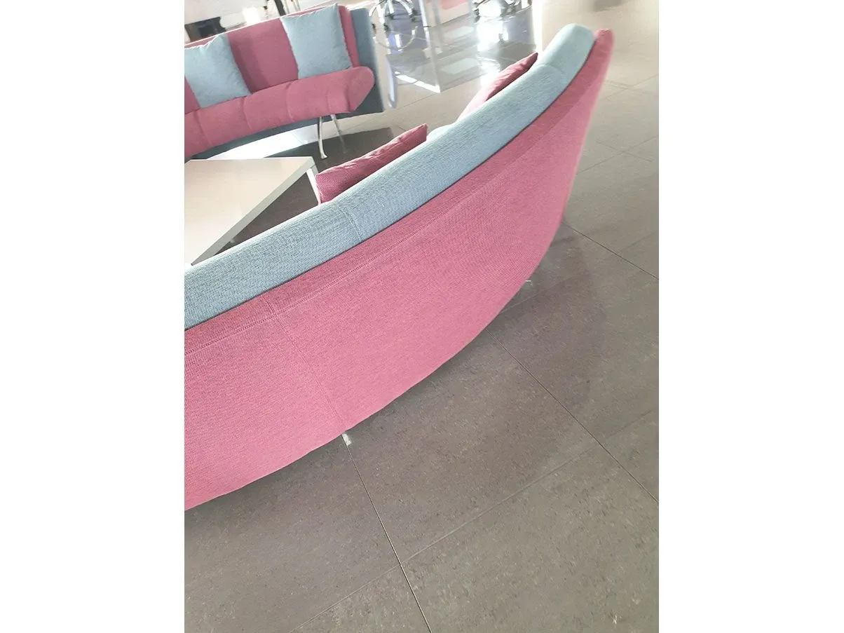 Divano curvo Waiting in tessuto e alluminio (grigio), Moroso 3
