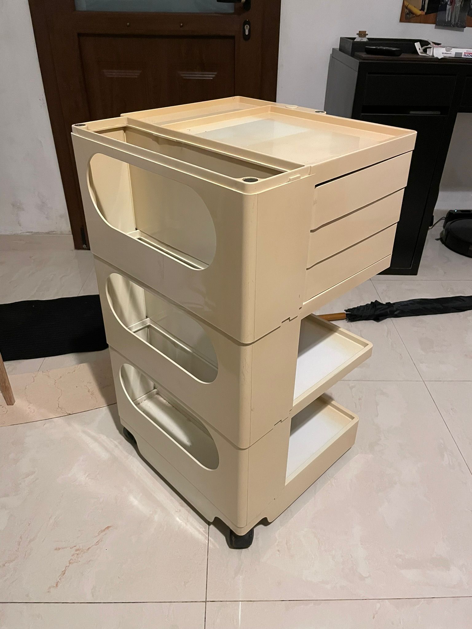 Boby container trolley in beige ABS by Joe Colombo, Bieffeplast Main