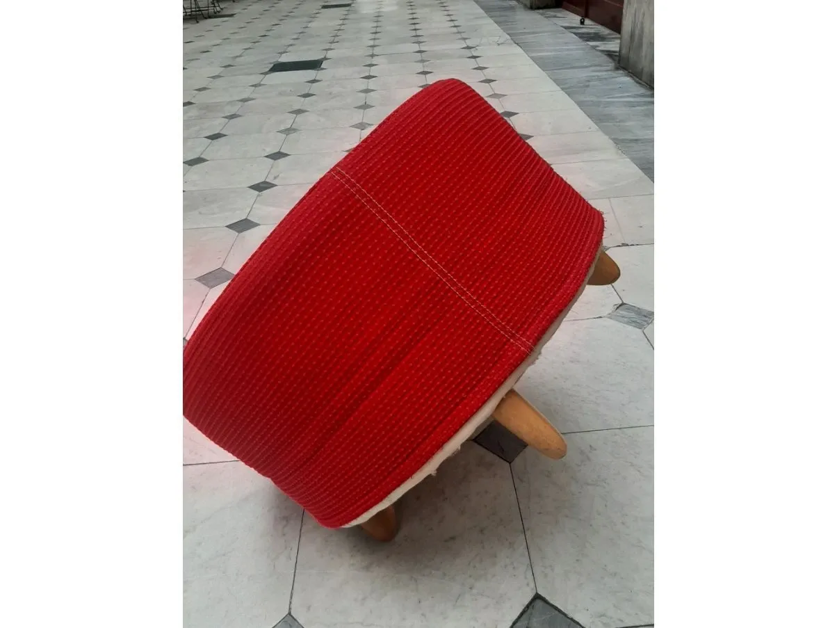 Round pouf in red fabric, Moroso 2