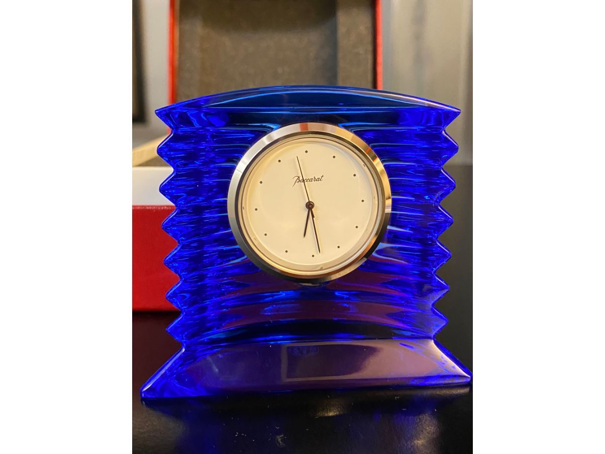 Vintage blue crystal table clock (1980s), Baccart Front