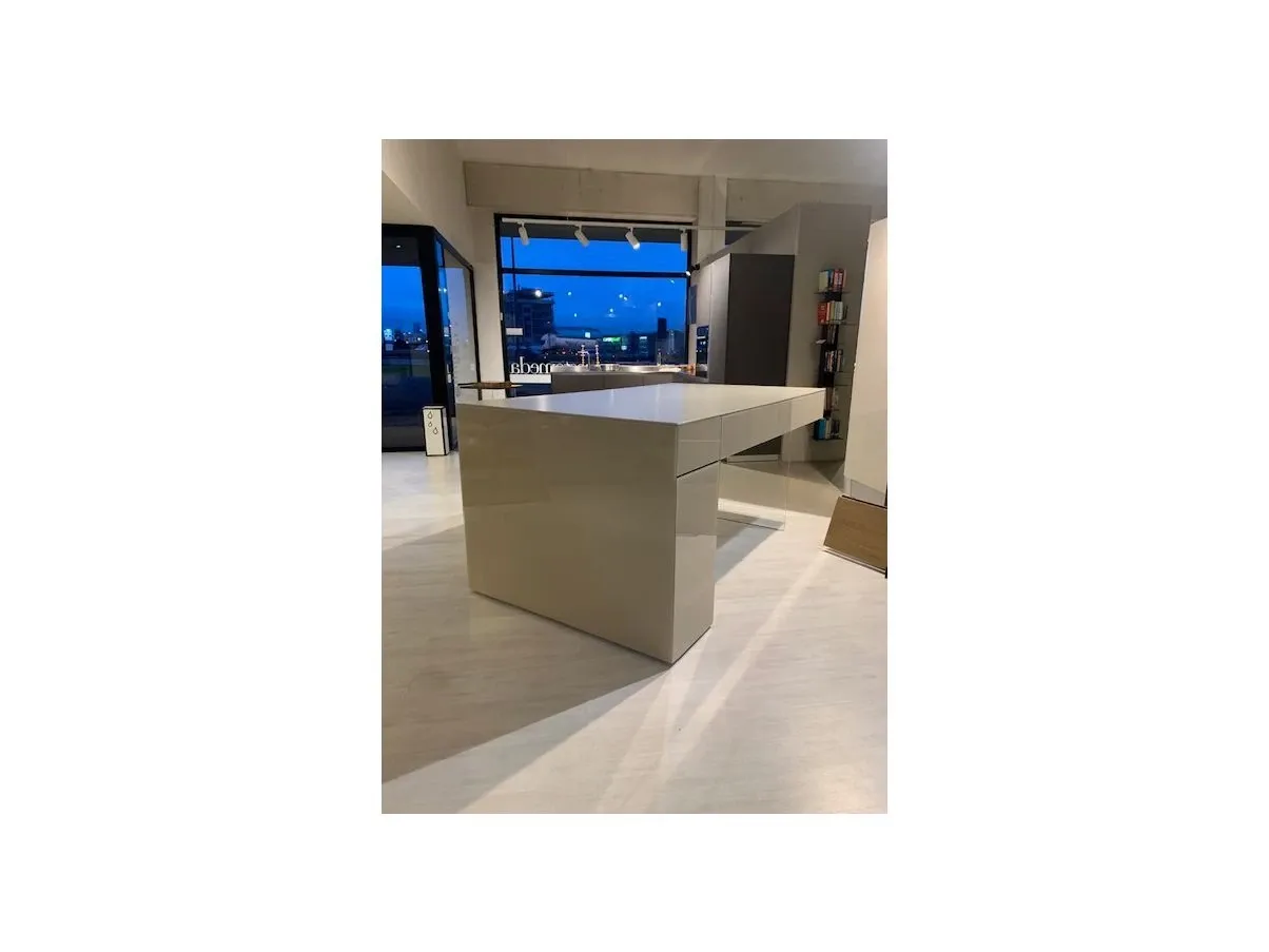 Polished glass table, Lago 4