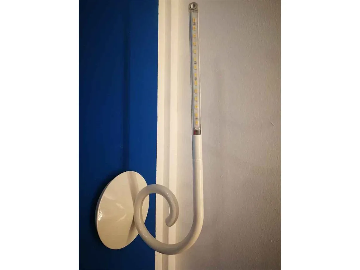 La Linea Alpha wall lamp in steel, Flos 3
