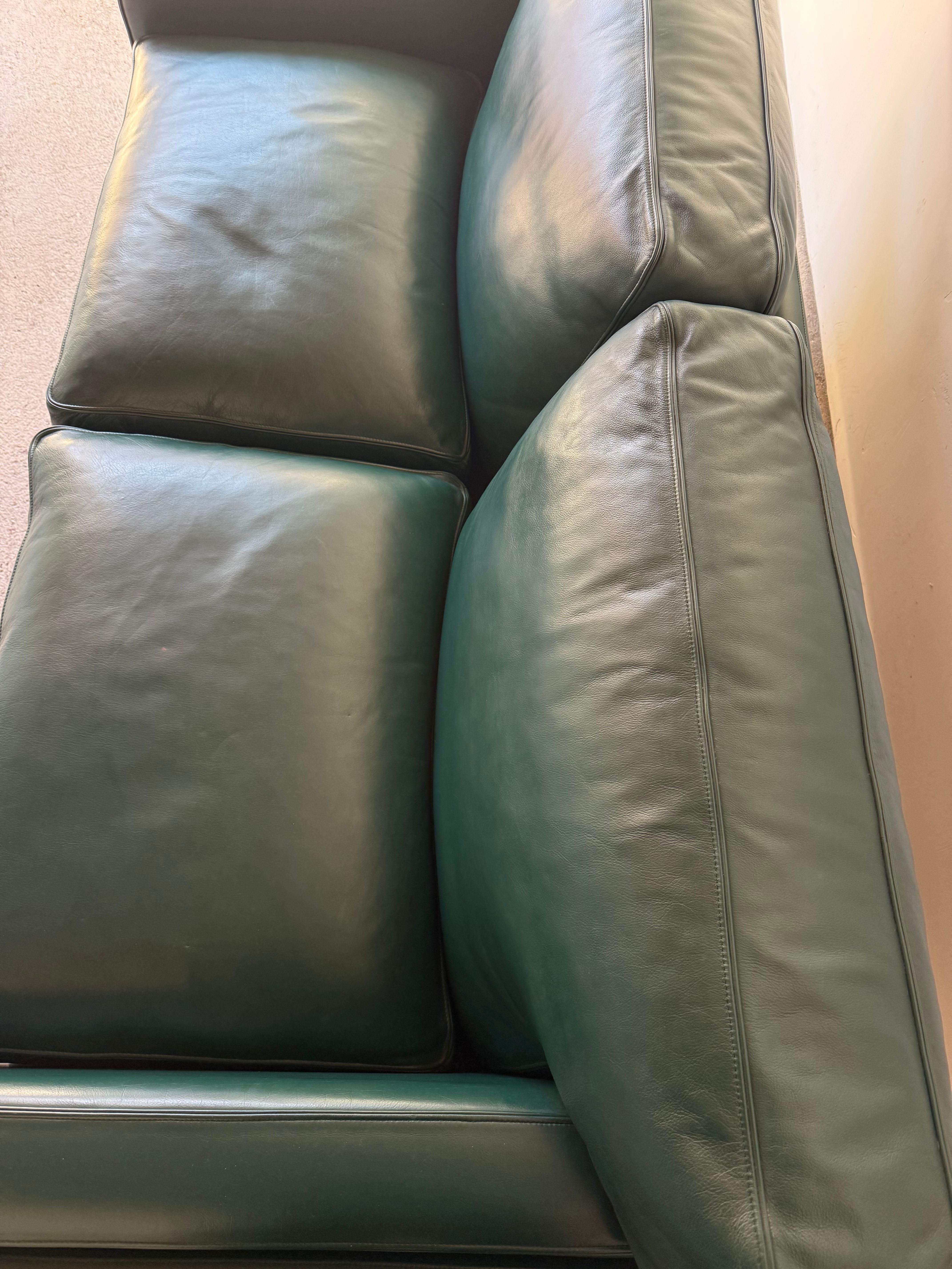 Divano 2 posti in pelle verde di Tito Agnoli  Optional10