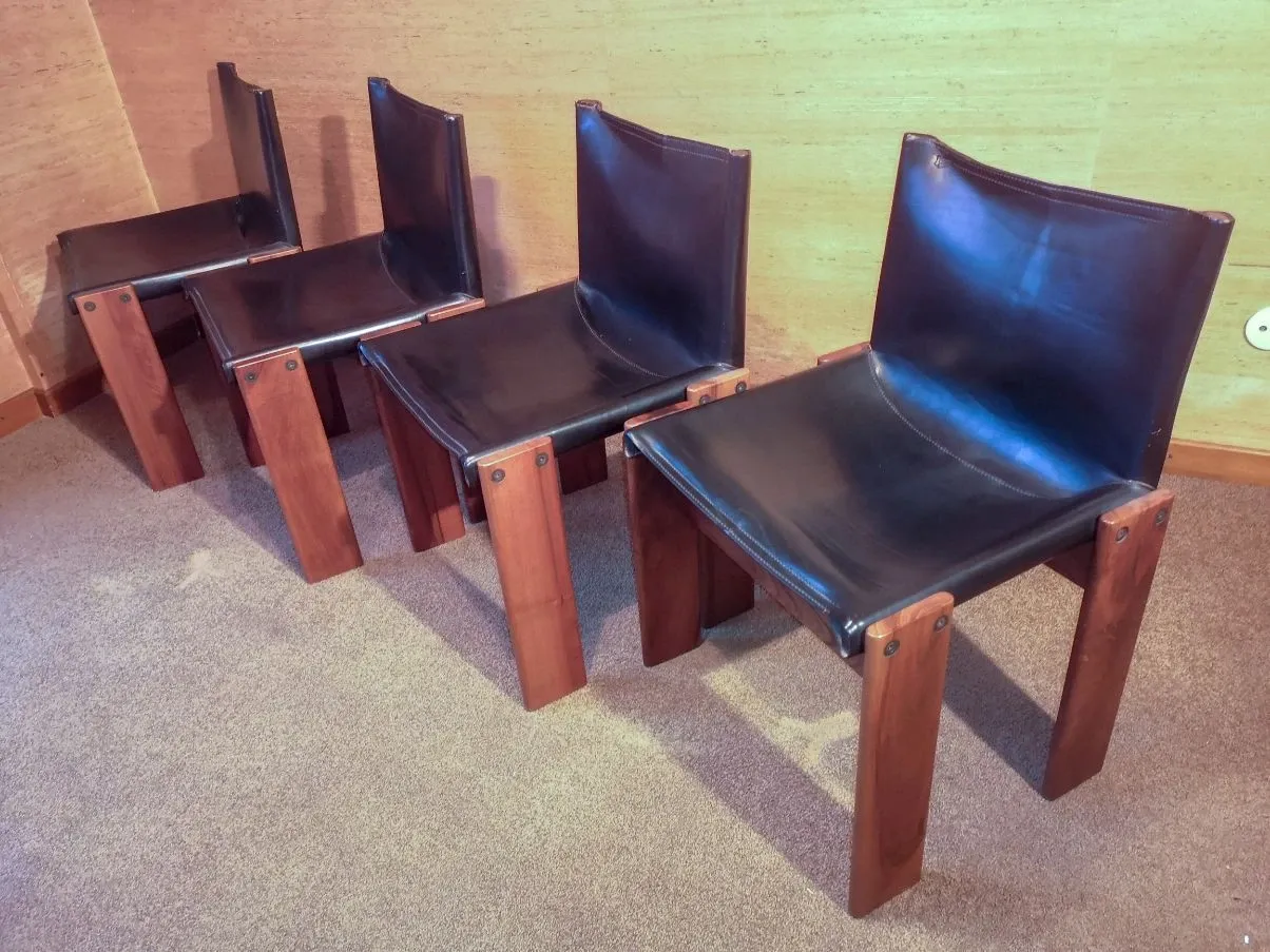 Set of 4 vintage Monk chairs in black leather (70s), Molteni&C 3