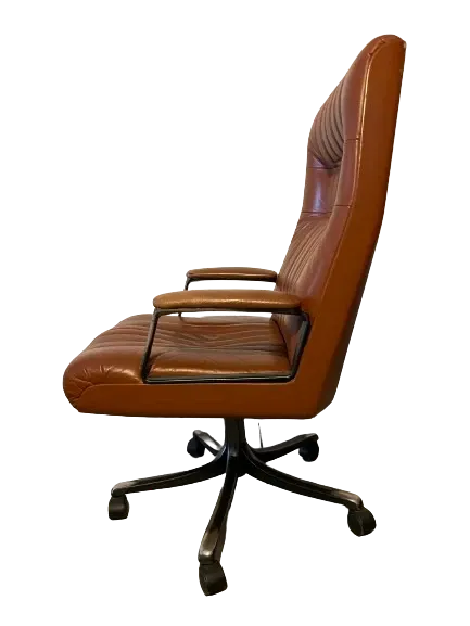 P126 leather office armchair, Tecno 3