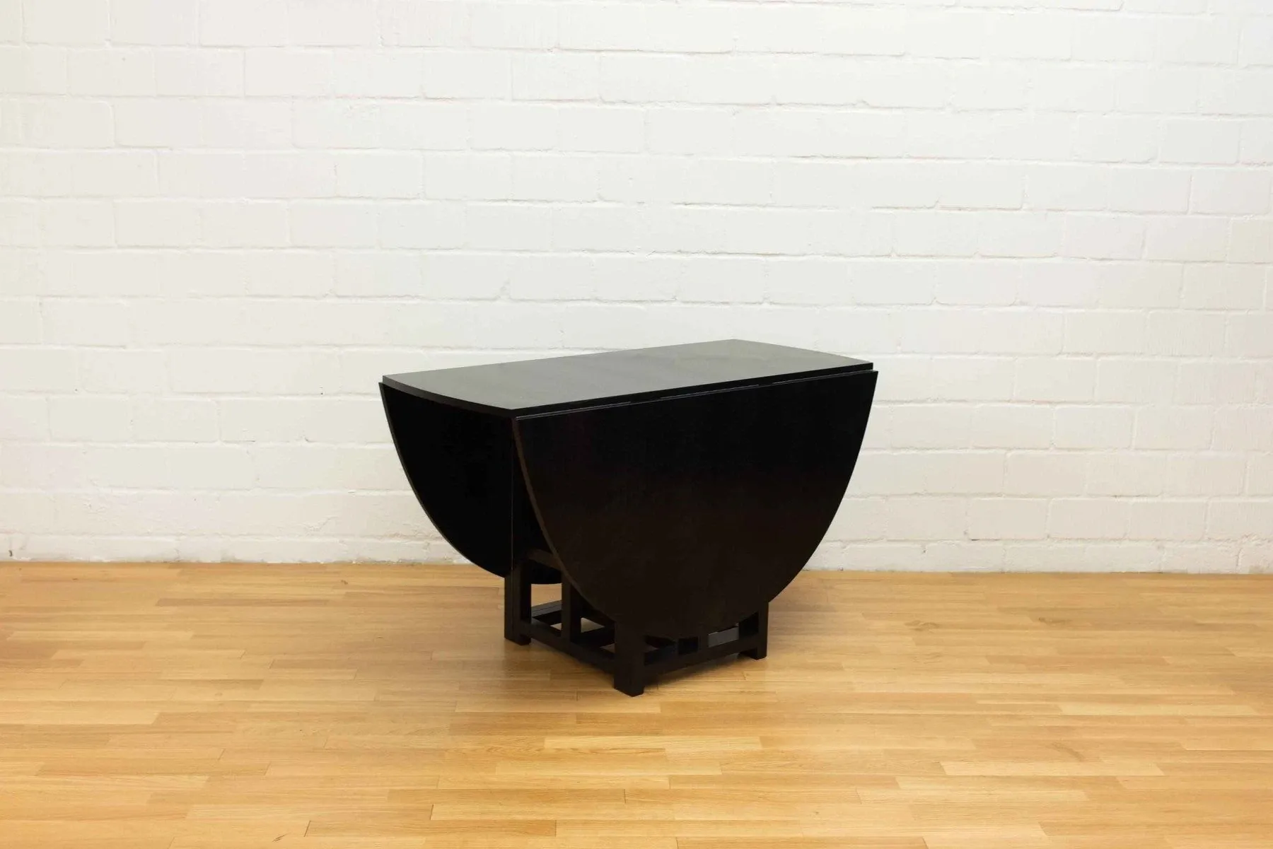 Tavolo 322 -DS1 in legno marrone scuro di Charles R. Mackintosh, Cassina 4