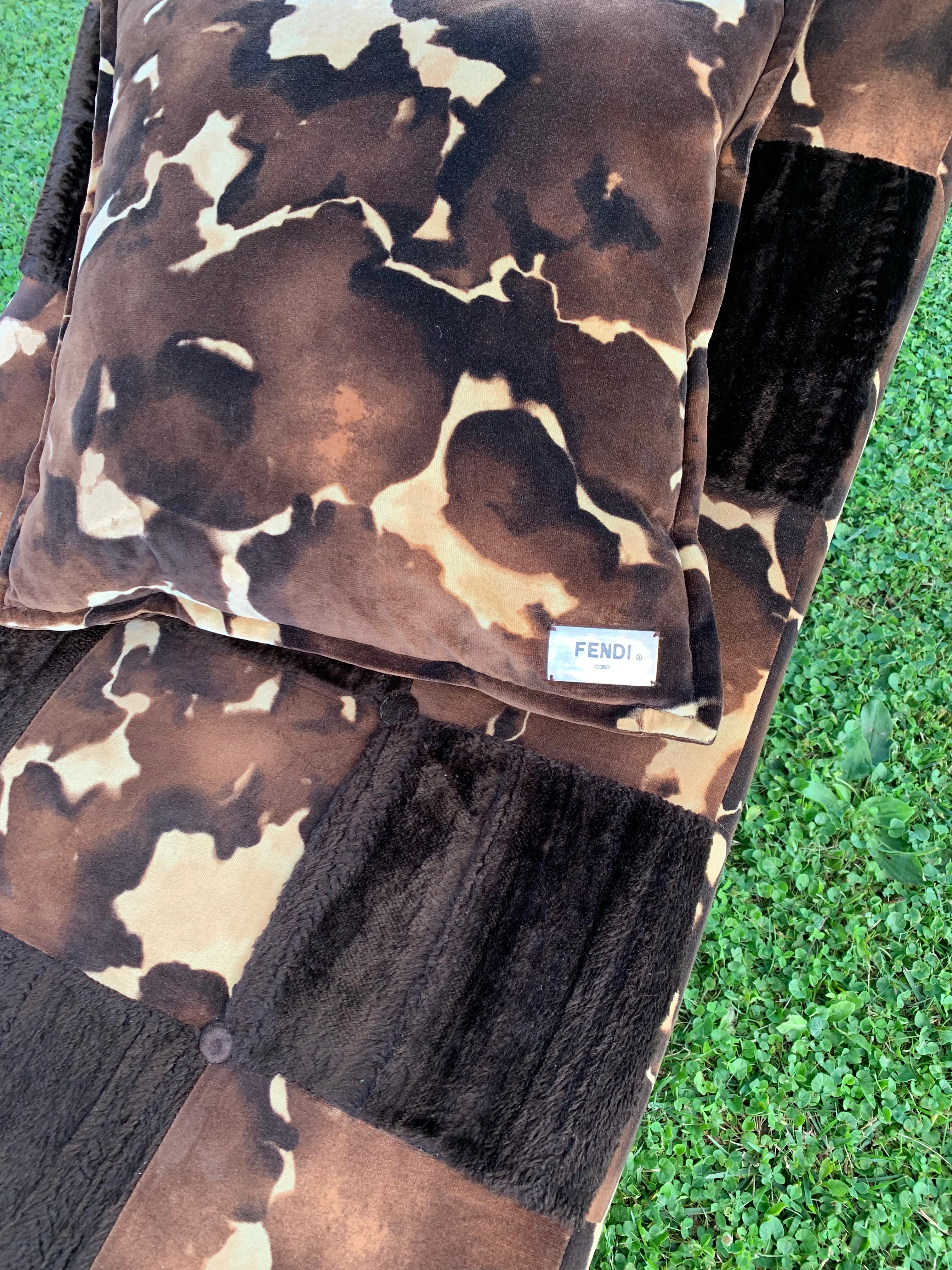 Spotted velvet chaise longue (90s), Fendi Side