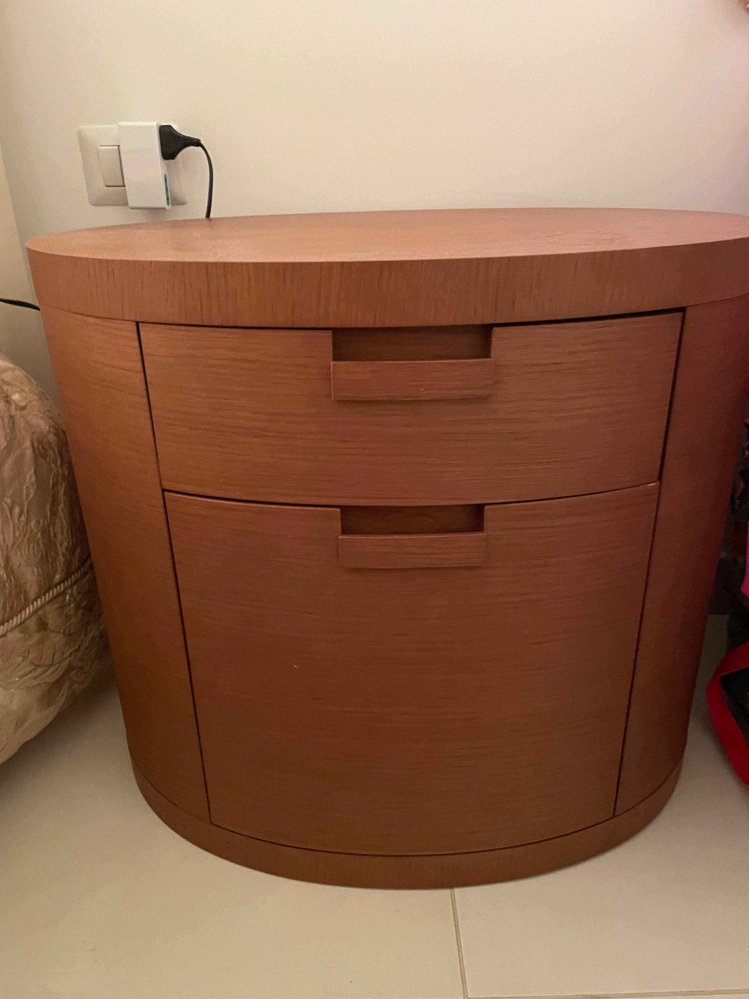 Ovaler Nachttisch Amphora aus Eiche von Antonio Citterio Main