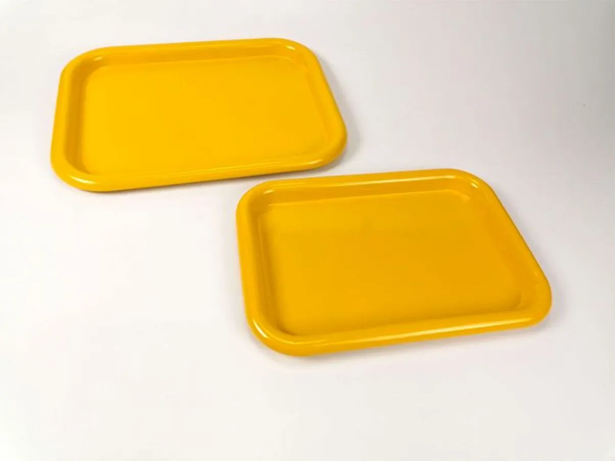 Set 2 vassoi 5006 di Ettore Sottsass acciaio (giallo), Alessi 5