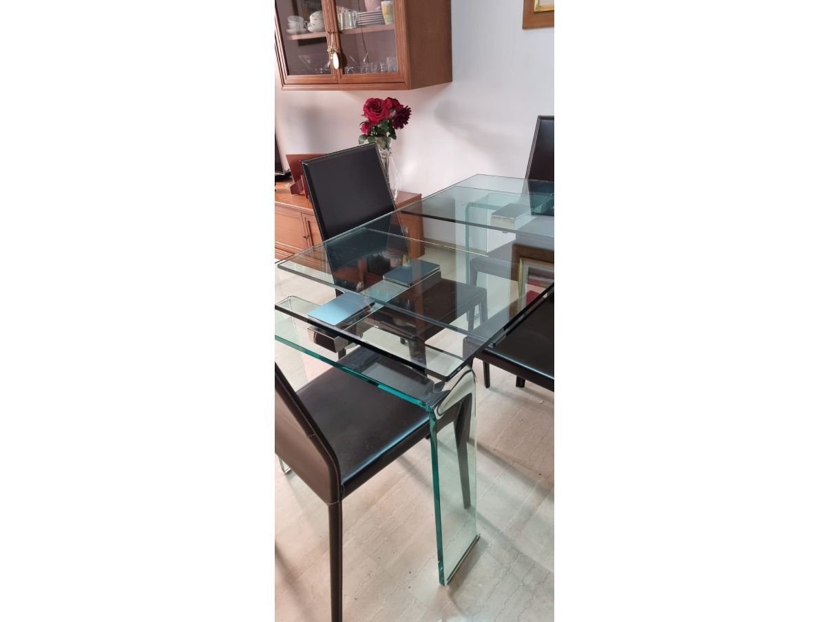 Set of Azimut extendable table and 4 Margot chairs Brand